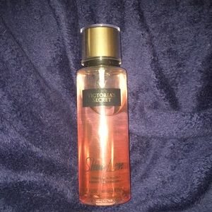 Victoria’s Secret sheer love fragrance mist